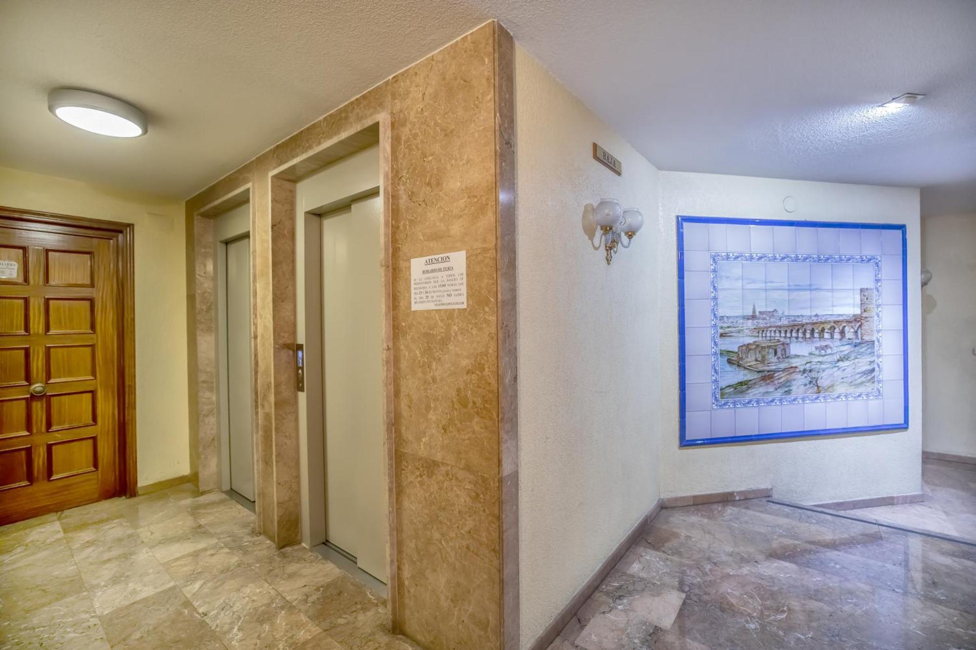 R & T Cordoba Center Apartamentos - Parking 외부 사진