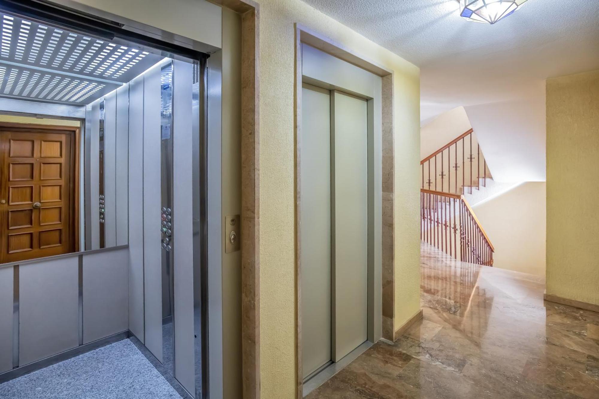 R & T Cordoba Center Apartamentos - Parking 외부 사진